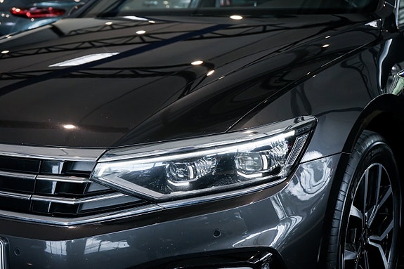 Volkswagen Passat 3 of 30
