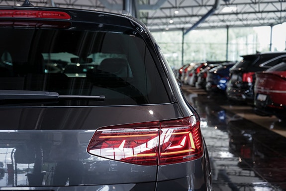 Volkswagen Passat 7 of 30