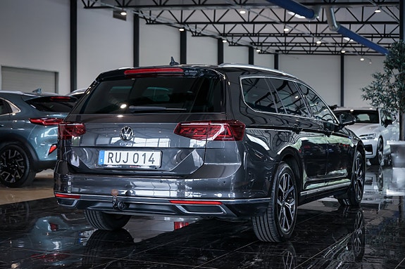 Volkswagen Passat 4 of 30
