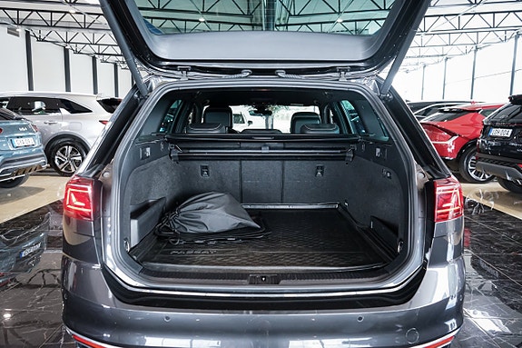 Volkswagen Passat 8 of 30