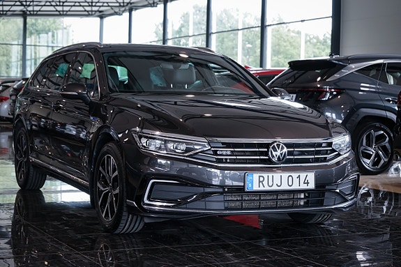 Volkswagen Passat 2 of 30