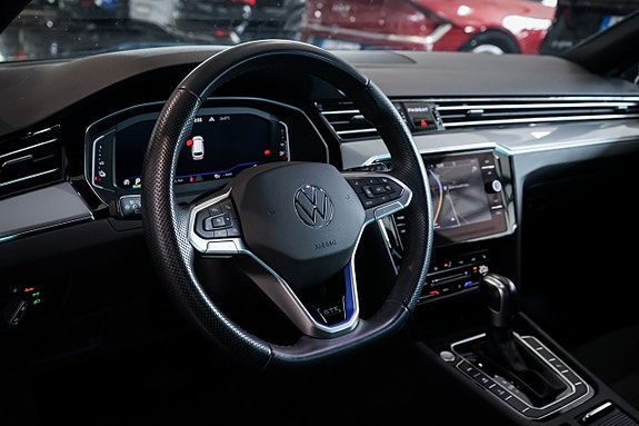 Volkswagen Passat 30 of 30