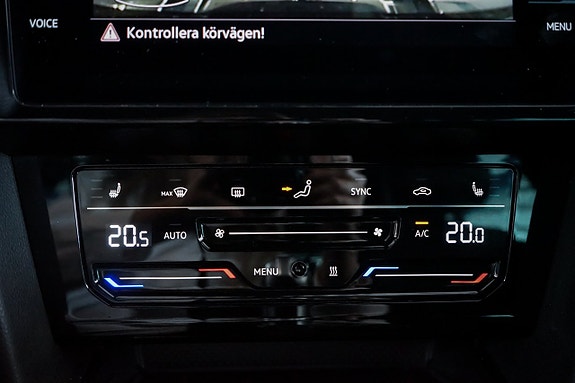 Volkswagen Passat 23 of 30