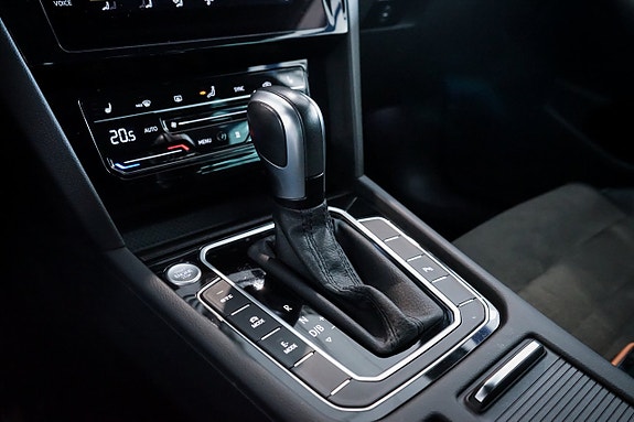 Volkswagen Passat 24 of 30