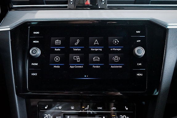 Volkswagen Passat 16 of 30