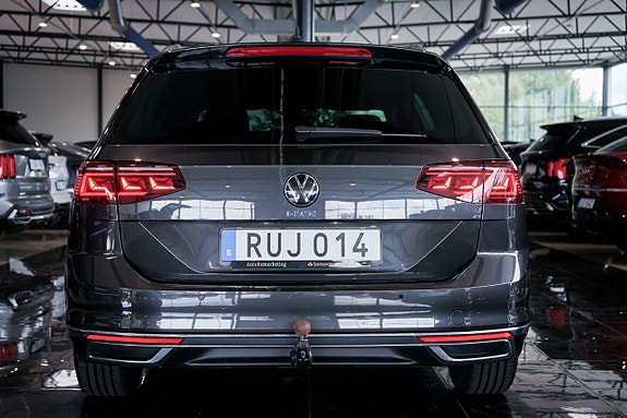 Volkswagen Passat 6 of 30