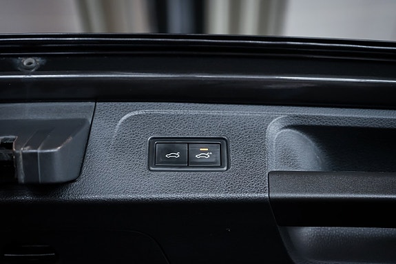 Volkswagen Passat 10 of 30
