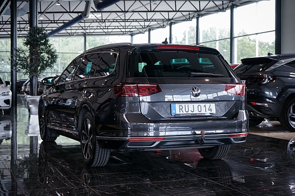 Volkswagen Passat 5 of 30