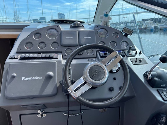 Sealine 29 SC 7 of 12