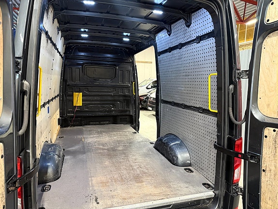 Volkswagen Crafter 13 of 16