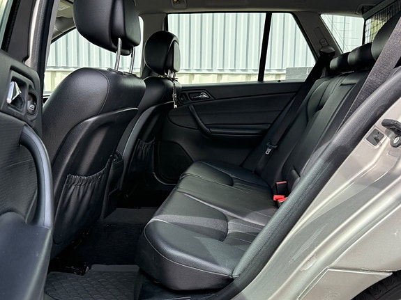 Mercedes-Benz C220 8 of 11
