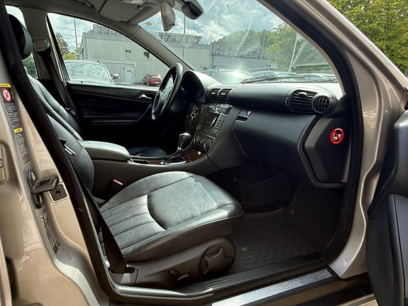 Mercedes-Benz C220 10 of 11