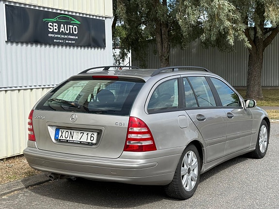 Mercedes-Benz C220 3 of 11