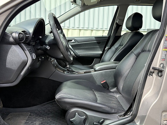 Mercedes-Benz C220 7 of 11