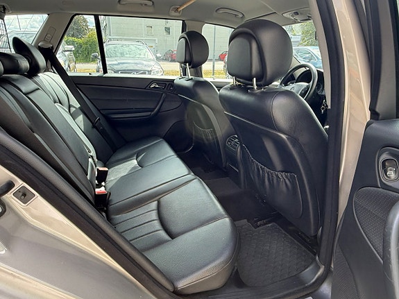 Mercedes-Benz C220 9 of 11