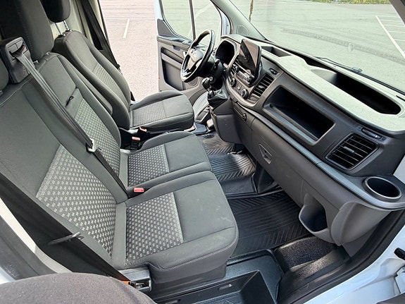 Ford Transit Custom 18 of 30
