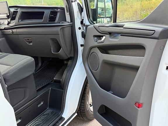 Ford Transit Custom 24 of 30