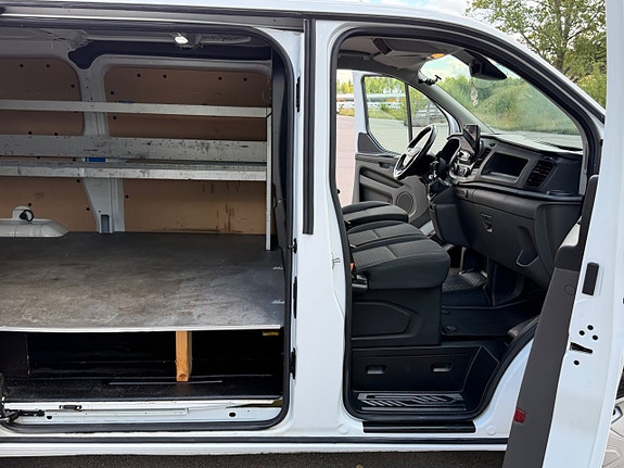 Ford Transit Custom 25 of 30
