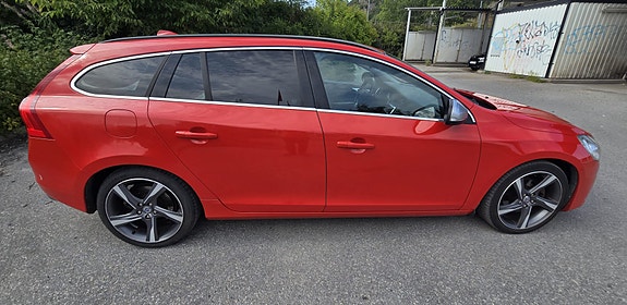 Volvo V60 2 of 5