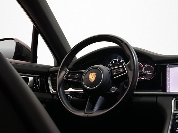Porsche Panamera 4 17 of 30