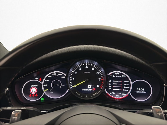 Porsche Panamera 4 23 of 30