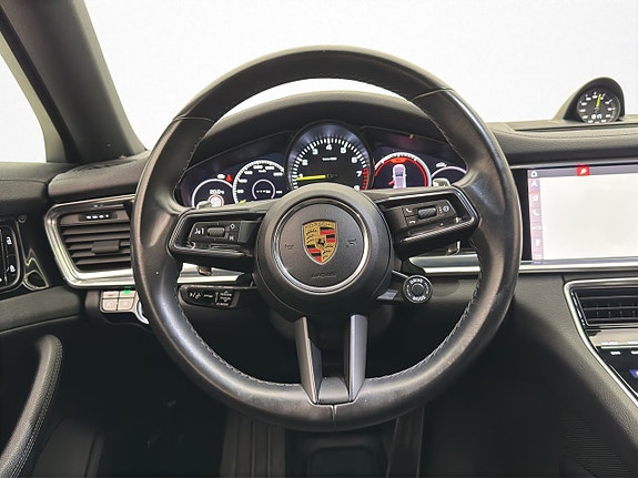 Porsche Panamera 4 18 of 30