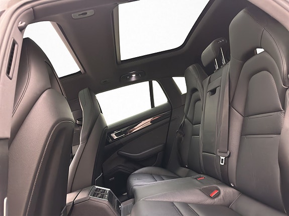 Porsche Panamera 4 16 of 30