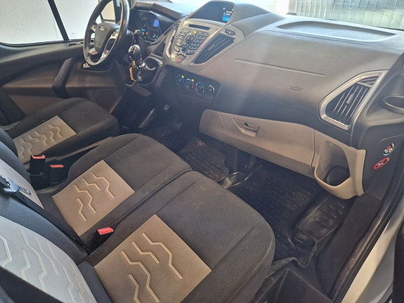 Ford Transit Custom 8 of 17