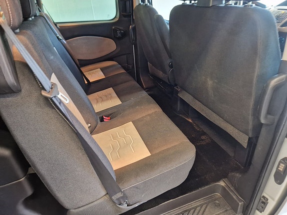 Ford Transit Custom 12 of 17