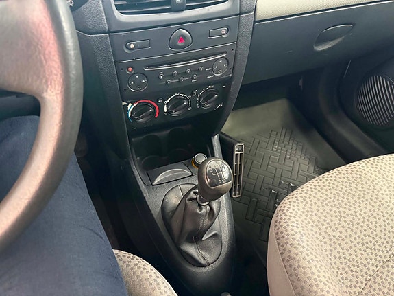 Renault Clio 6 of 7