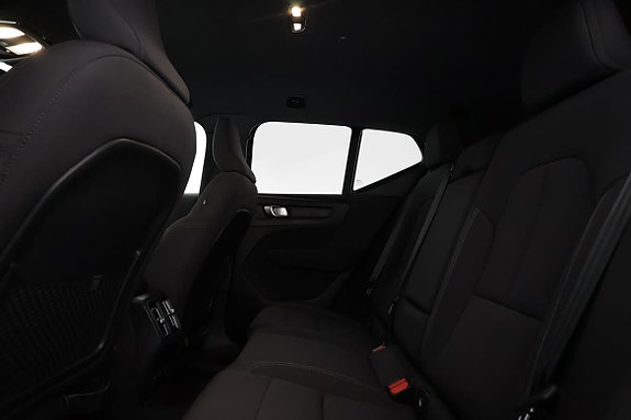 Volvo EX40 10 of 18