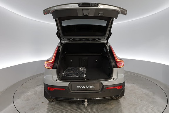 Volvo EX40 17 of 18