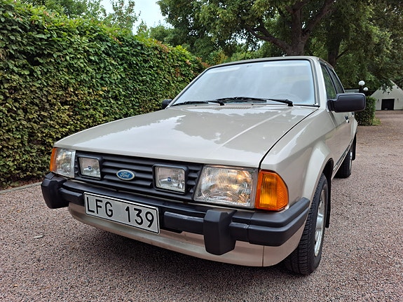 Ford Escort 2 of 19