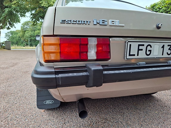 Ford Escort 18 of 19