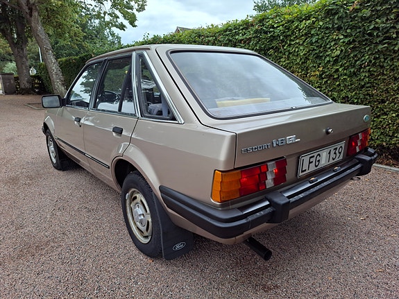 Ford Escort 6 of 19