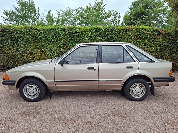 Ford Escort 5 of 19