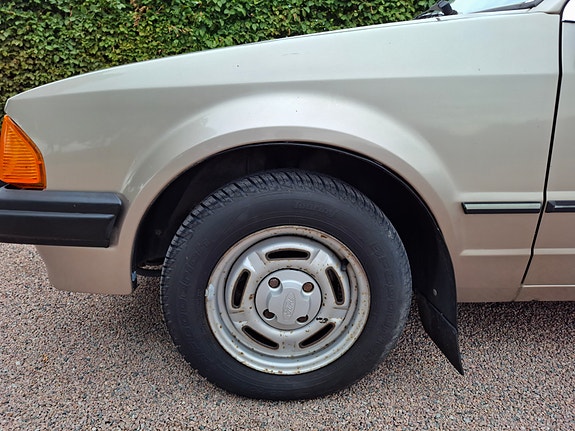 Ford Escort 10 of 19