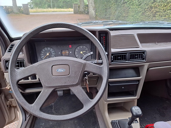 Ford Escort 16 of 19