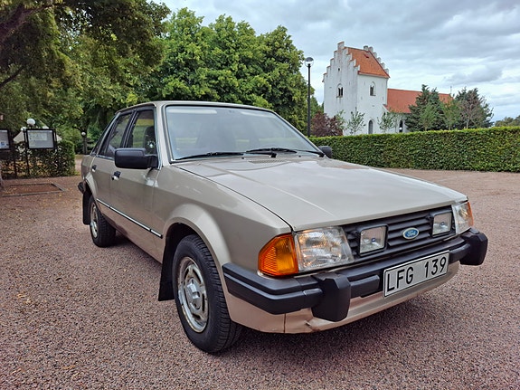 Ford Escort 9 of 19
