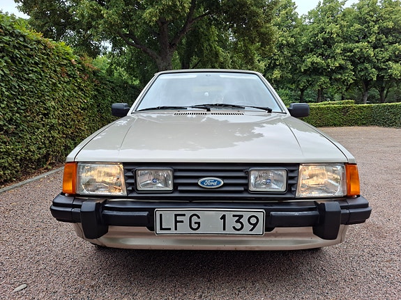 Ford Escort 3 of 19