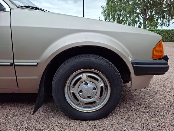 Ford Escort 13 of 19