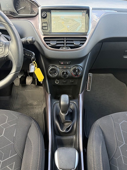 Peugeot 2008 16 of 19