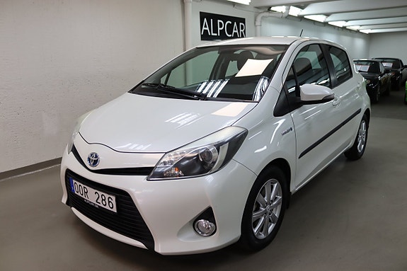 Toyota Yaris 3 of 20