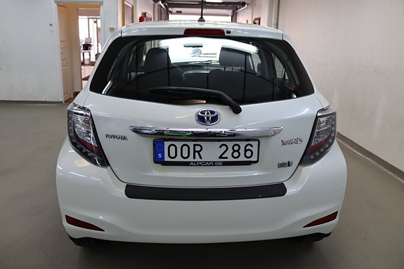 Toyota Yaris 8 of 20
