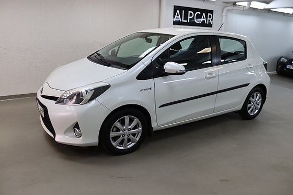 Toyota Yaris 2 of 20