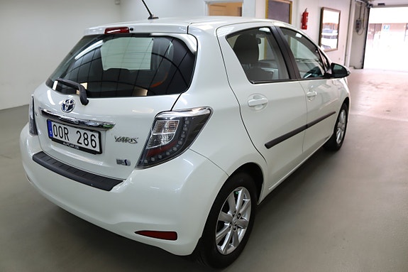 Toyota Yaris 7 of 20