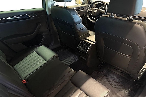 Skoda Superb 8 of 21