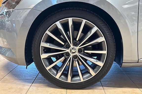 Skoda Superb 14 of 21