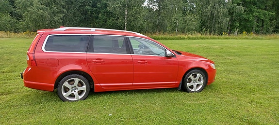 Volvo V70 3 of 7