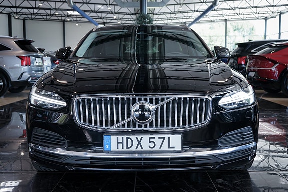Volvo V90 2 of 30